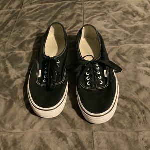 Men’s black and white vans